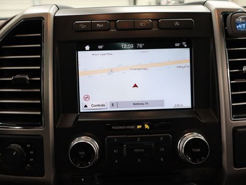 Used 2018 Ford F150 Platinum w/ Equipment Group 701A Luxury image 18