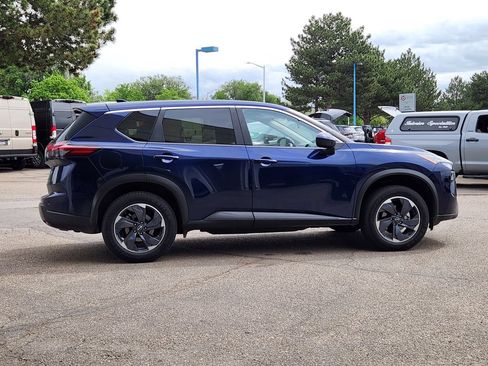 Used 2024 Nissan Rogue SV AWD/4WD image 2