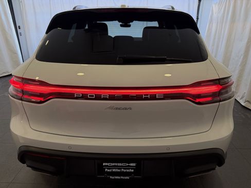 Certified 2025 Porsche Macan image 8