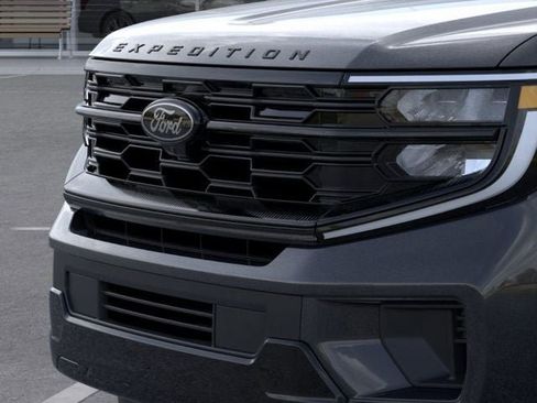 New 2026 Ford Expedition Platinum image 17
