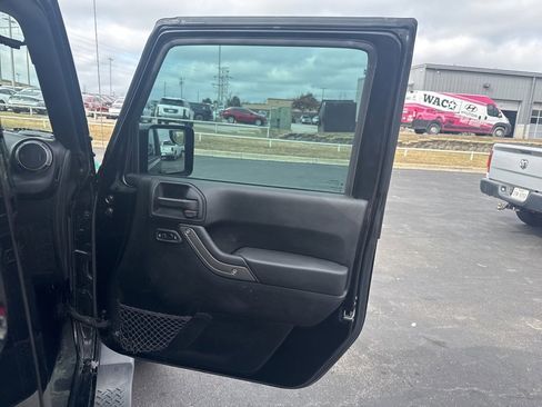 Used 2018 Jeep Wrangler Unlimited Sport S image 25