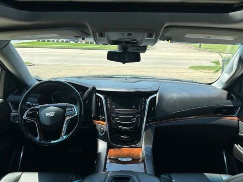 Used 2019 Cadillac Escalade Luxury image 15