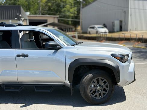 Used 2025 Toyota 4Runner SR5 RWD image 10