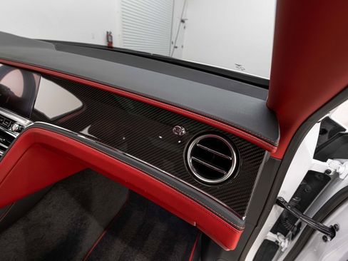 Used 2022 Bentley Flying Spur Plug-In Hybrid image 35