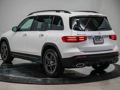 Used 2025 Mercedes-Benz GLB 250 image 2