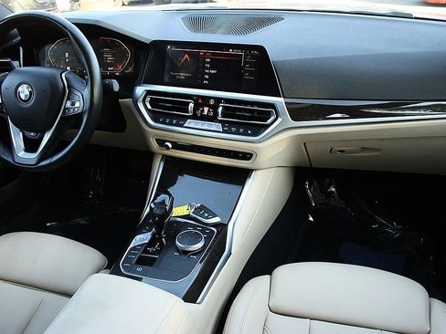 Used 2019 BMW 330i Sedan w/ Premium Package RWD image 18