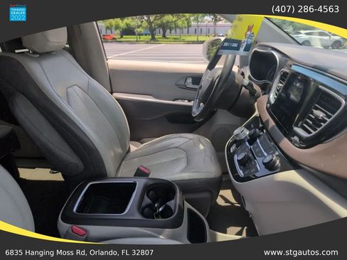 Used 2017 Chrysler Pacifica Touring-L Plus FWD image 25