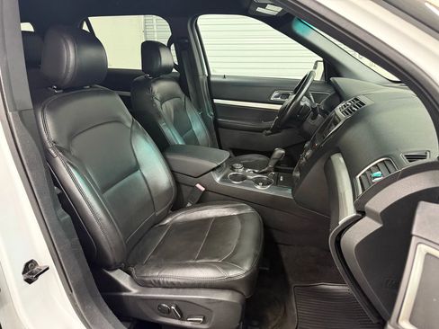 Used 2016 Ford Explorer XLT w/ Equipment Group 202A image 22