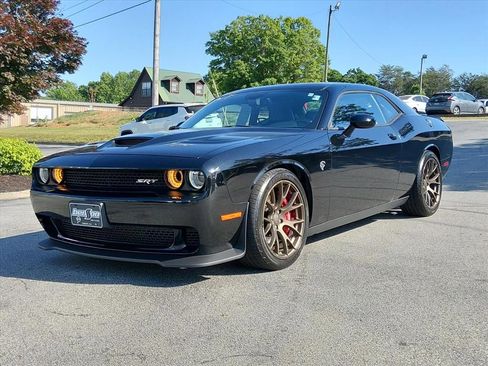 Used 2016 Dodge Challenger SRT Hellcat image 7