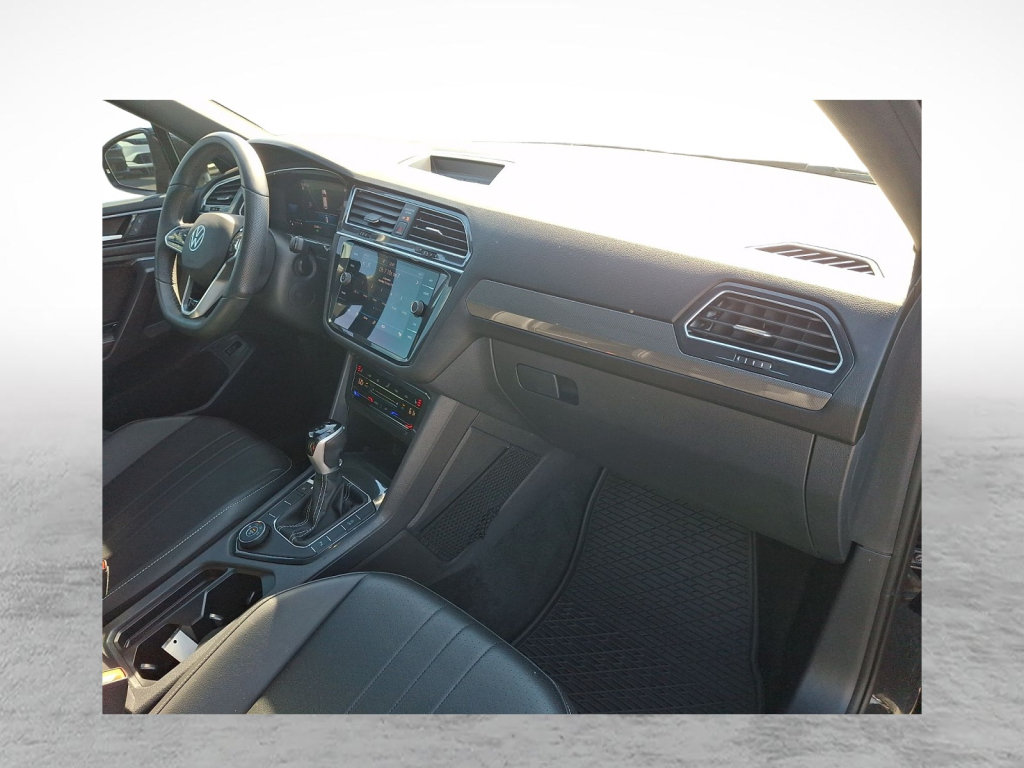 Used 2024 Volkswagen Tiguan SE R-Line AWD/4WD image 11