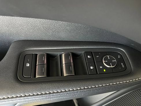 Used 2025 Lexus RX 450h AWD w/ Convenience Package image 34