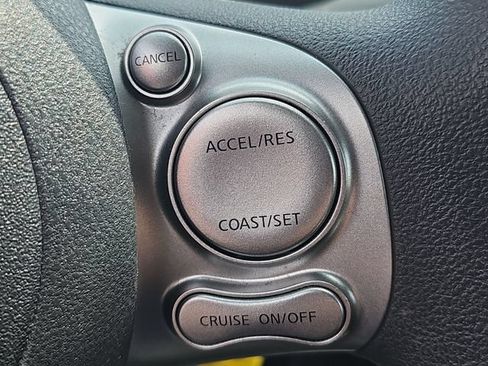 Used 2014 Nissan Versa SV FWD image 15