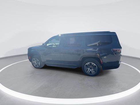 Used 2024 Jeep Wagoneer Series II w/ Flexible Seating Group AWD/4WD image 12