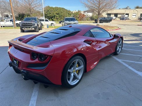 Used 2022 Ferrari F8 Tributo image 12
