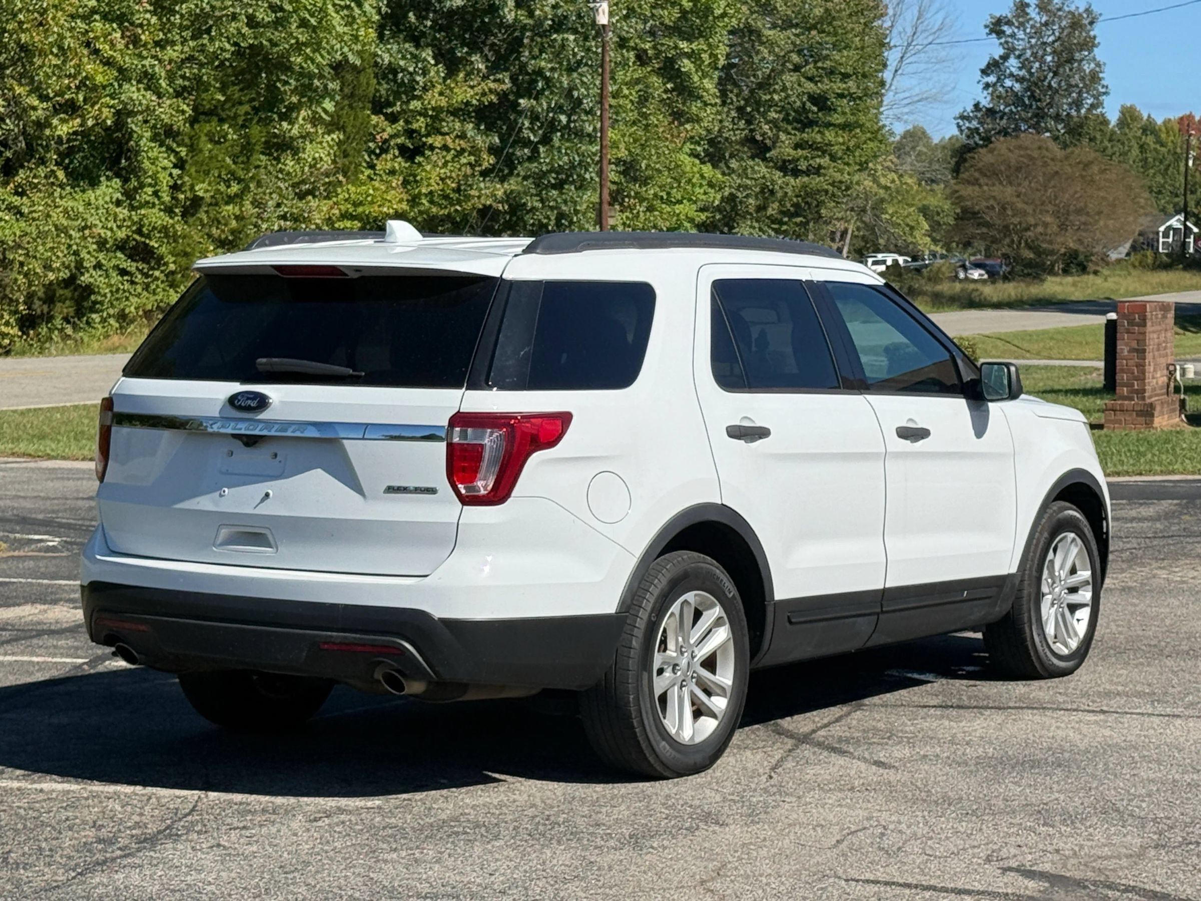 Used 2016 Ford Explorer FWD image 4