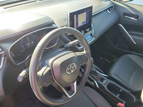 Used 2024 Toyota Corolla Cross XLE image 20