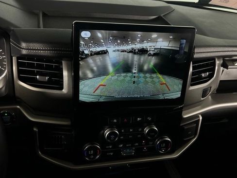 Used 2024 Ford Expedition XLT image 24