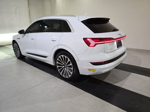 Used 2019 Audi e-tron Prestige w/ Prestige Package image 4