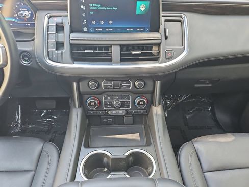 Used 2024 Chevrolet Suburban Z71 w/ Luxury Package AWD/4WD image 32