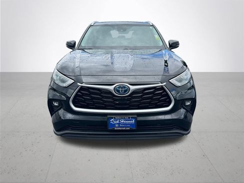 Used 2023 Toyota Highlander XLE AWD/4WD image 3