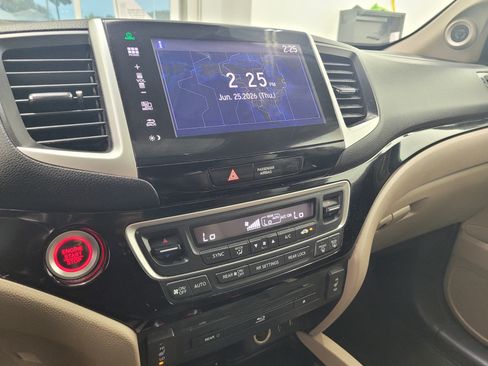 Used 2016 Honda Pilot Touring image 33