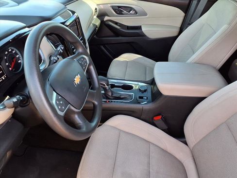 Used 2023 Chevrolet Traverse LS image 16
