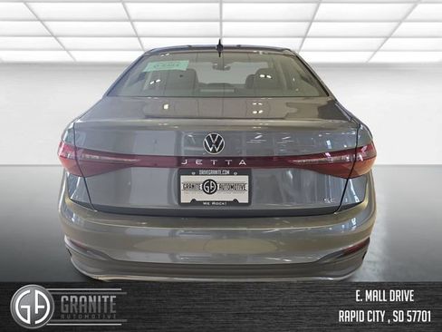 Used 2025 Volkswagen Jetta SE FWD image 4