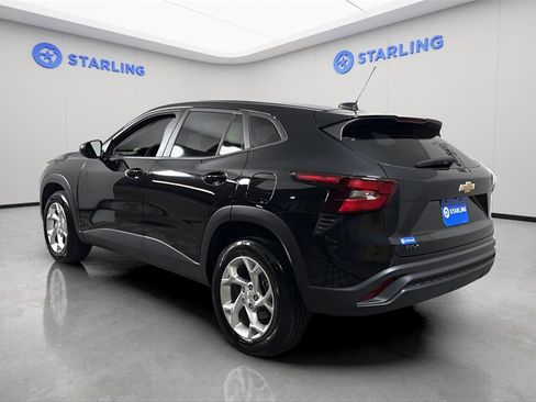 Used 2024 Chevrolet Trax LS w/ LS Convenience Package image 5