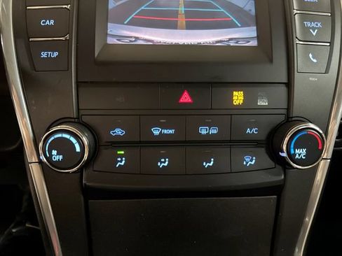 Used 2017 Toyota Camry XLE FWD image 18