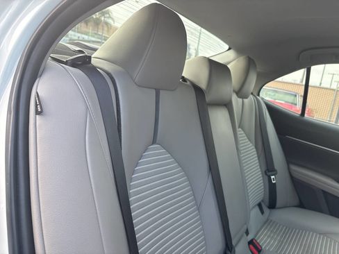 Used 2022 Toyota Camry SE FWD image 19