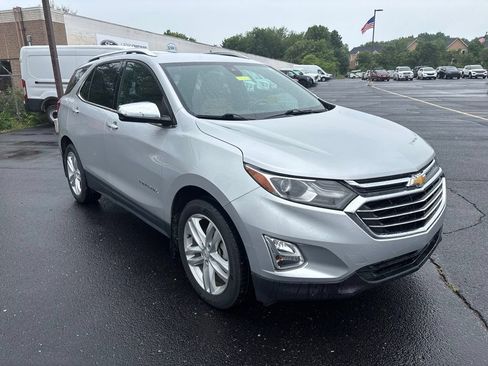 Used 2018 Chevrolet Equinox Premier w/ Infotainment II Package AWD/4WD image 3