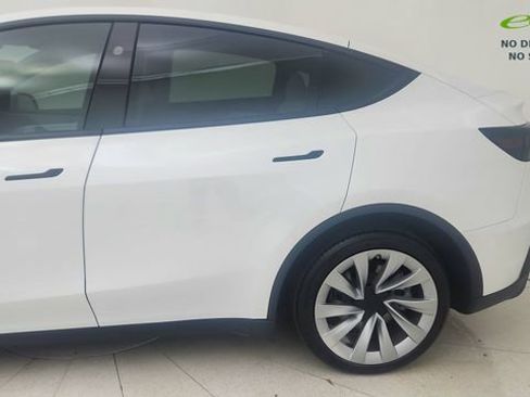 Used 2026 Tesla Model Y Long Range RWD image 10