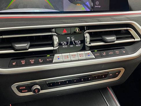 Used 2022 BMW X7 xDrive40i w/ Premium Package image 27
