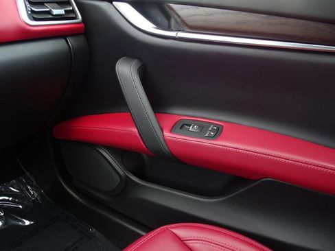 Used 2018 Maserati Ghibli S Q4 image 32