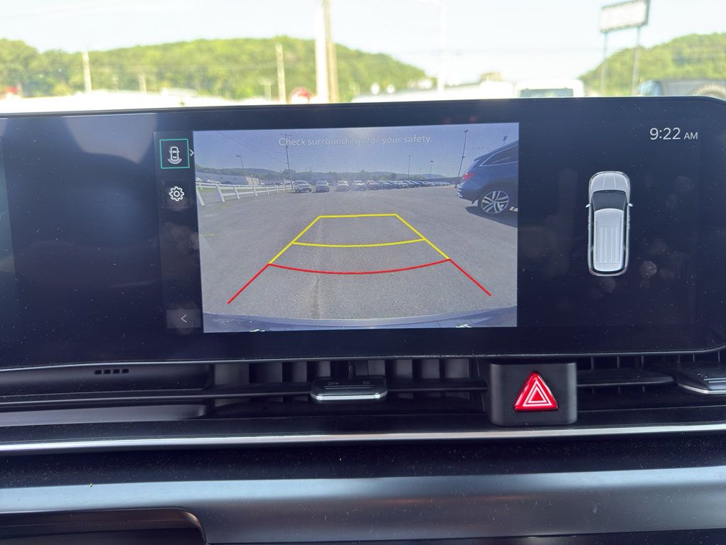 Used 2025 Kia Carnival FWD image 18