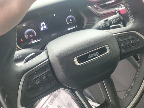 Used 2022 Jeep Grand Cherokee Altitude image 15