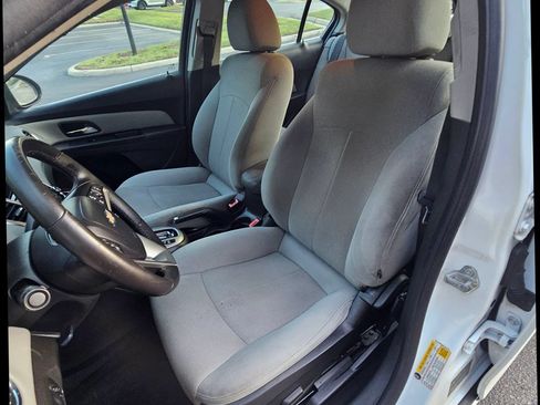 Used 2011 Chevrolet Cruze Eco FWD image 13