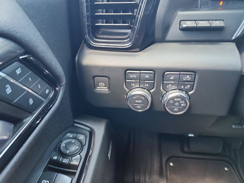 Used 2024 GMC Sierra 2500 AT4 w/ AT4 Premium Plus Package AWD/4WD image 26