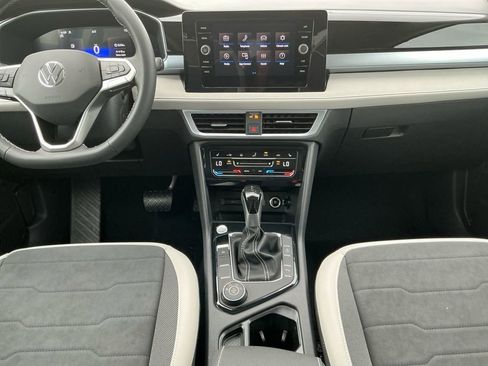 New 2025 Volkswagen Taos SE image 11