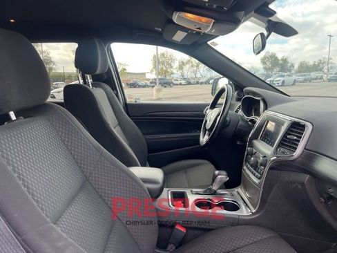 Used 2021 Jeep Grand Cherokee Laredo image 23