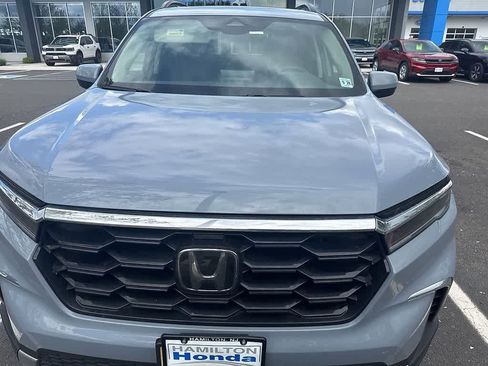 Used 2023 Honda Pilot Touring image 2