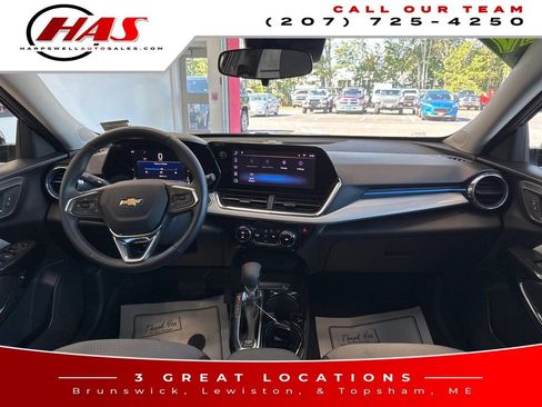Used 2025 Chevrolet Trax LT w/ Driver Confidence Package image 12
