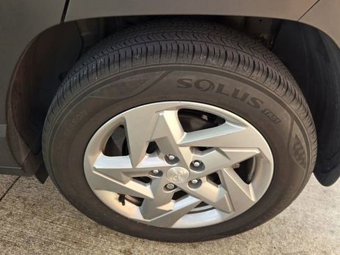 Used 2024 Hyundai Kona SE FWD image 11