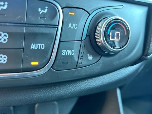 Used 2023 Chevrolet Traverse LT FWD image 31