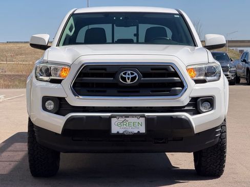 Used 2017 Toyota Tacoma SR5 w/ Tow Package image 6