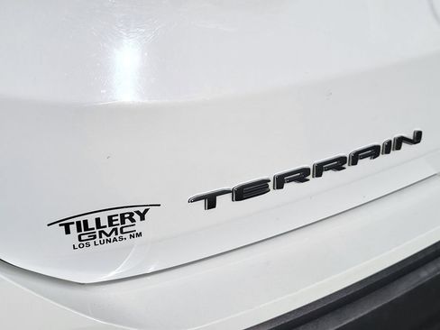 Used 2024 GMC Terrain SLE image 8