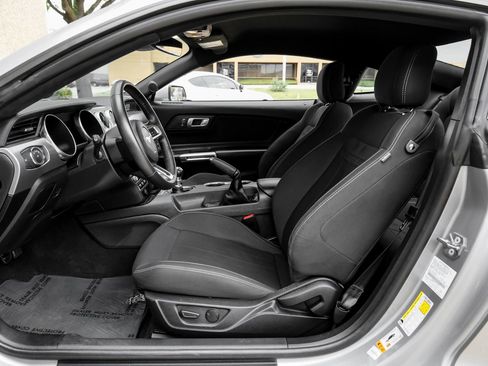 Used 2022 Ford Mustang GT RWD image 3