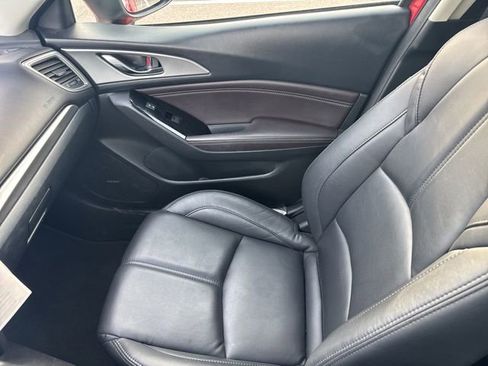 Used 2018 MAZDA MAZDA3 Touring image 37