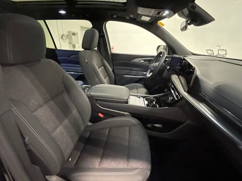Used 2024 Chevrolet Traverse LT w/ Midnight/Sport Edition AWD/4WD image 32
