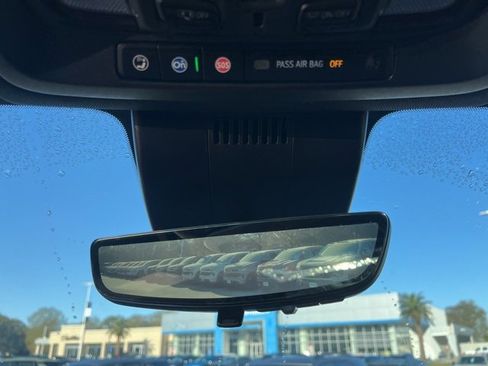 Used 2024 Chevrolet Silverado 2500 ZR2 w/ Technology Package image 40